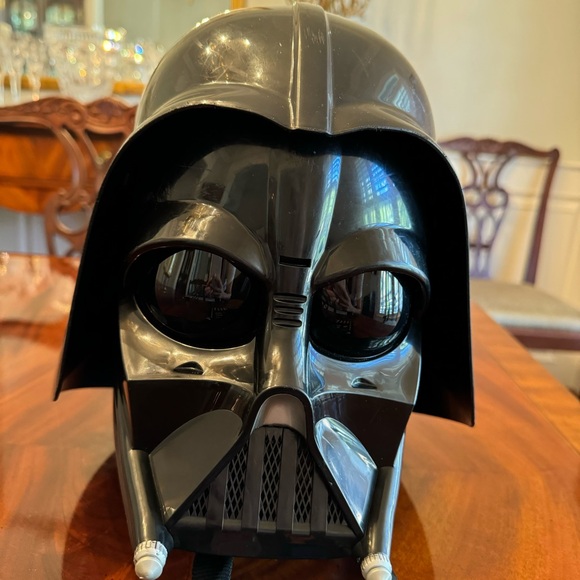 Rare!! 2004 Darth Vader Mask Sounds & Electronic Voice Changer Lucas Film - Picture 3 of 12